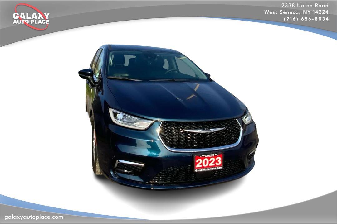 View vehicle photo 3