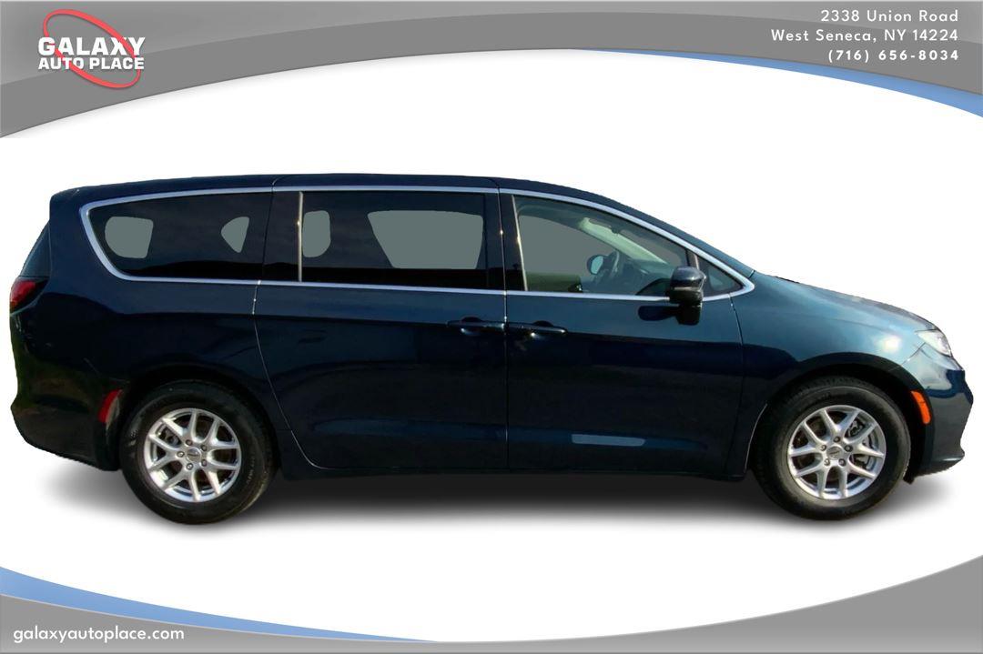View vehicle photo 4