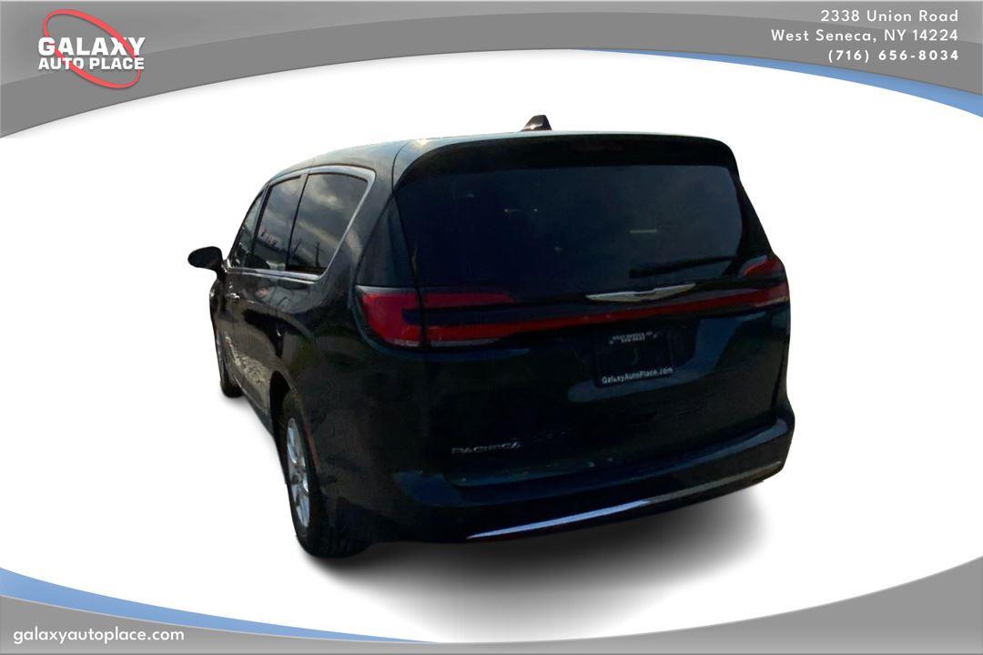 View vehicle photo 7
