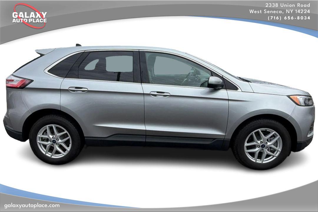 View vehicle photo 4
