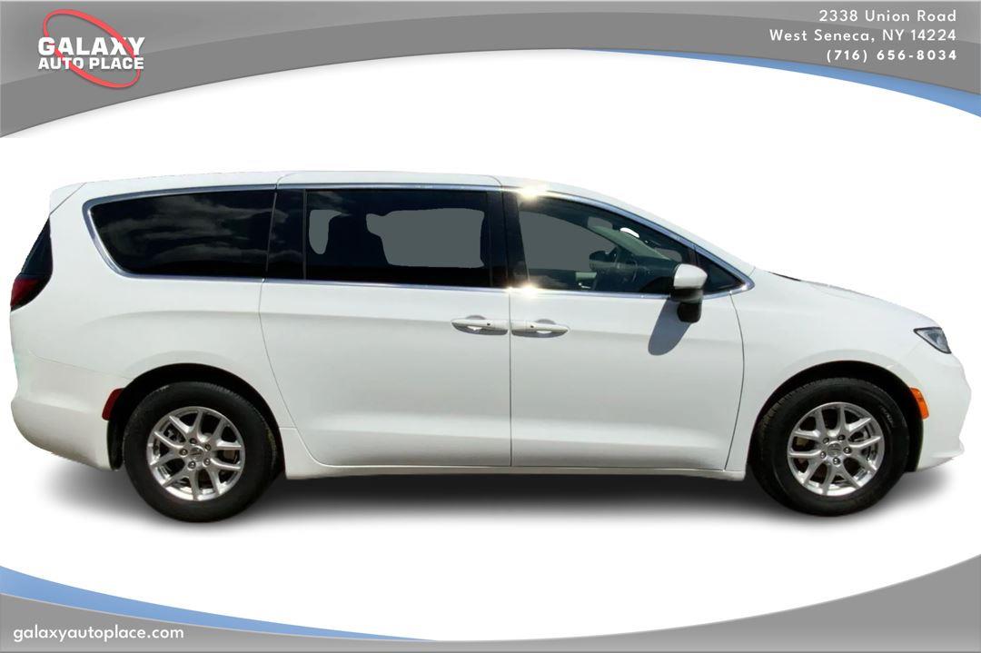View vehicle photo 4