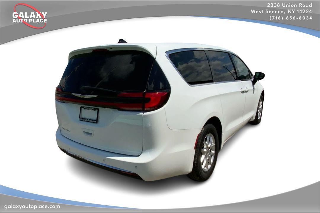 View vehicle photo 5