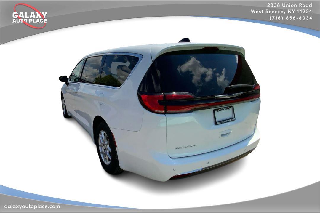 View vehicle photo 7