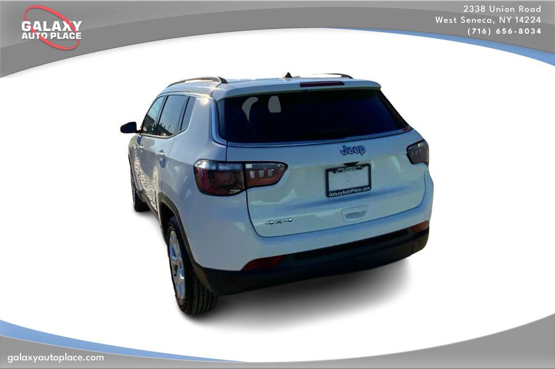 View vehicle photo 7