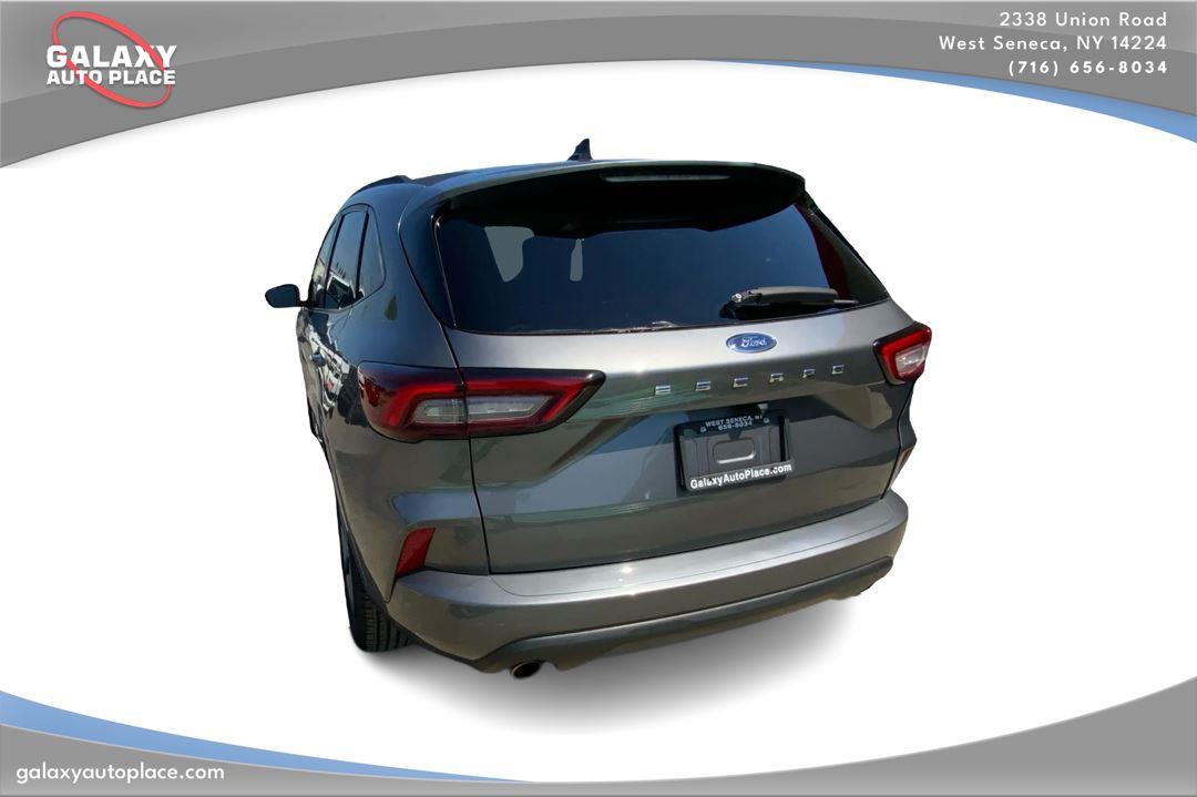 View vehicle photo 7