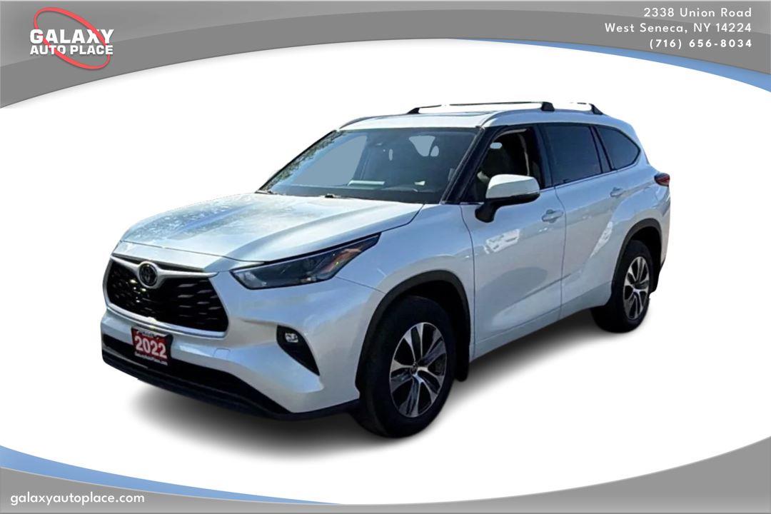 White (Wind Chill Pearl) 2022 Toyota Highlander SUV / Crossover All-Wheel Drive Automatic