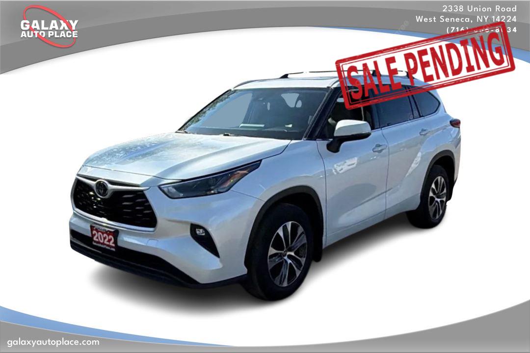 White (Wind Chill Pearl) 2022 Toyota Highlander SUV / Crossover All-Wheel Drive Automatic