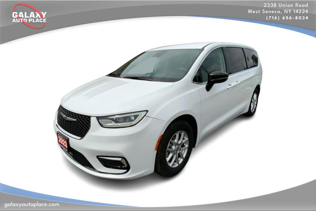 Bright White Clearcoat 2024 Chrysler Pacifica Minivan Front-Wheel Drive 9-Speed Automatic