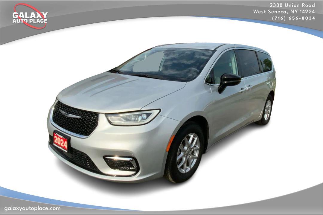 Silver Mist Clearcoat 2024 Chrysler Pacifica Minivan Front-Wheel Drive 9-Speed Automatic