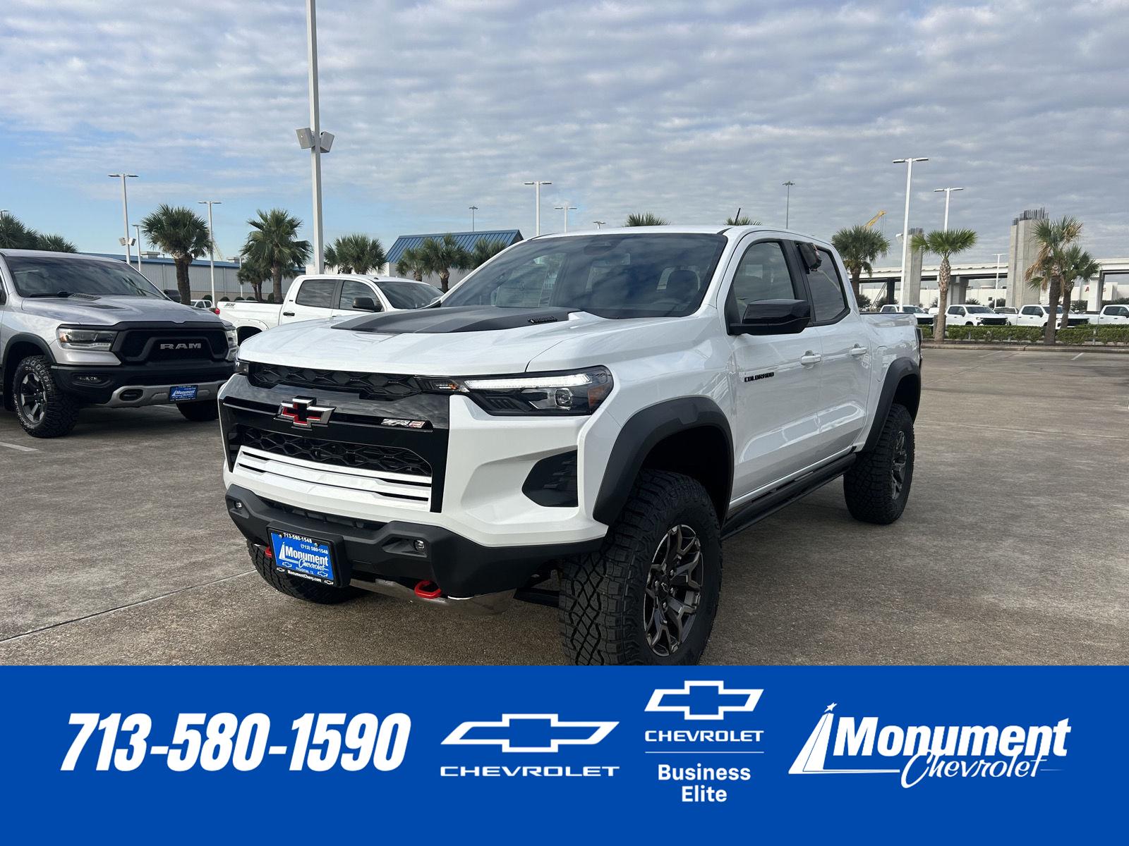 Summit White 2026 Chevrolet Colorado Pickup Truck Four-Wheel Drive 8-Speed Automatic
