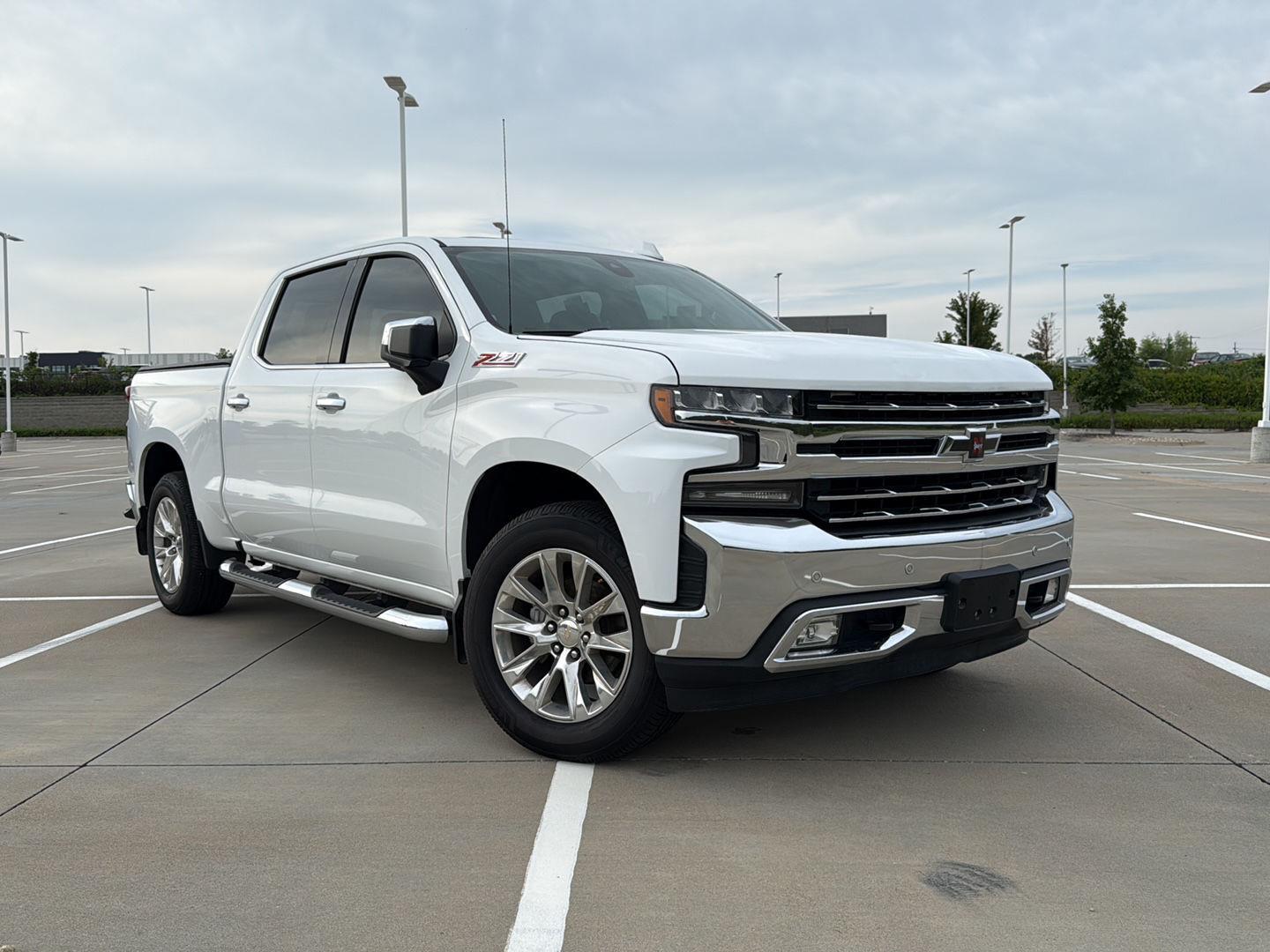 Summit White 2019 Chevrolet Silverado 1500 Pickup Truck Four-Wheel Drive 8-Speed Automatic