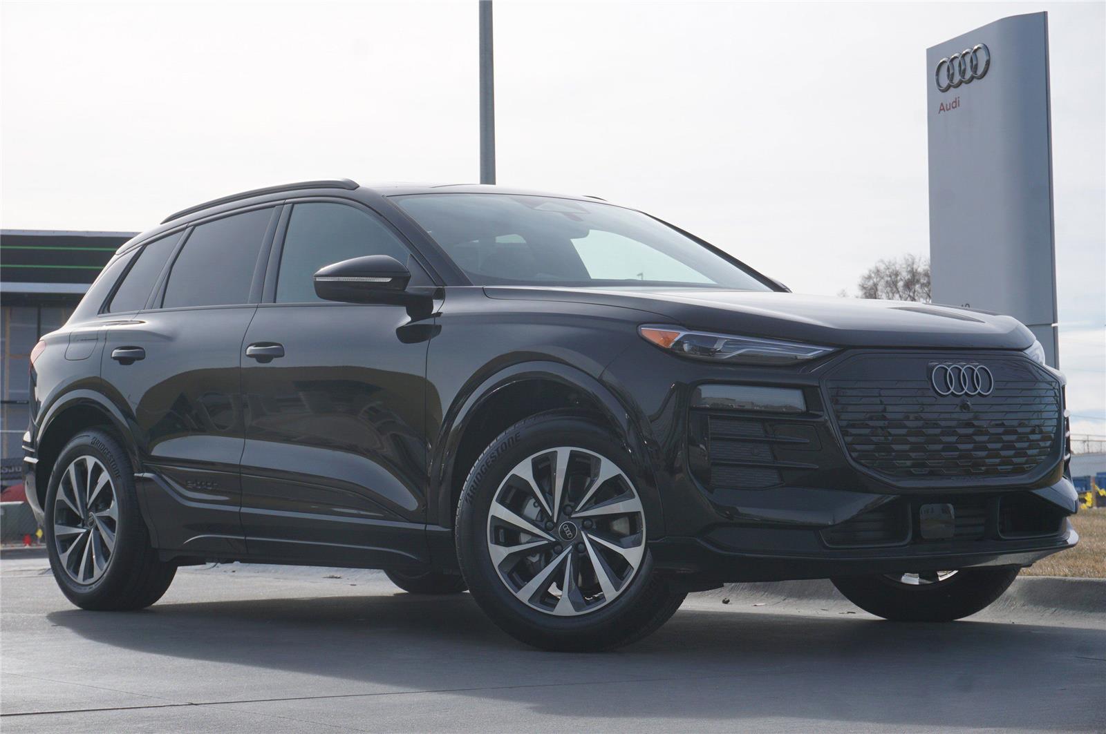 2025 Audi Q6 e-tron quattro Premium