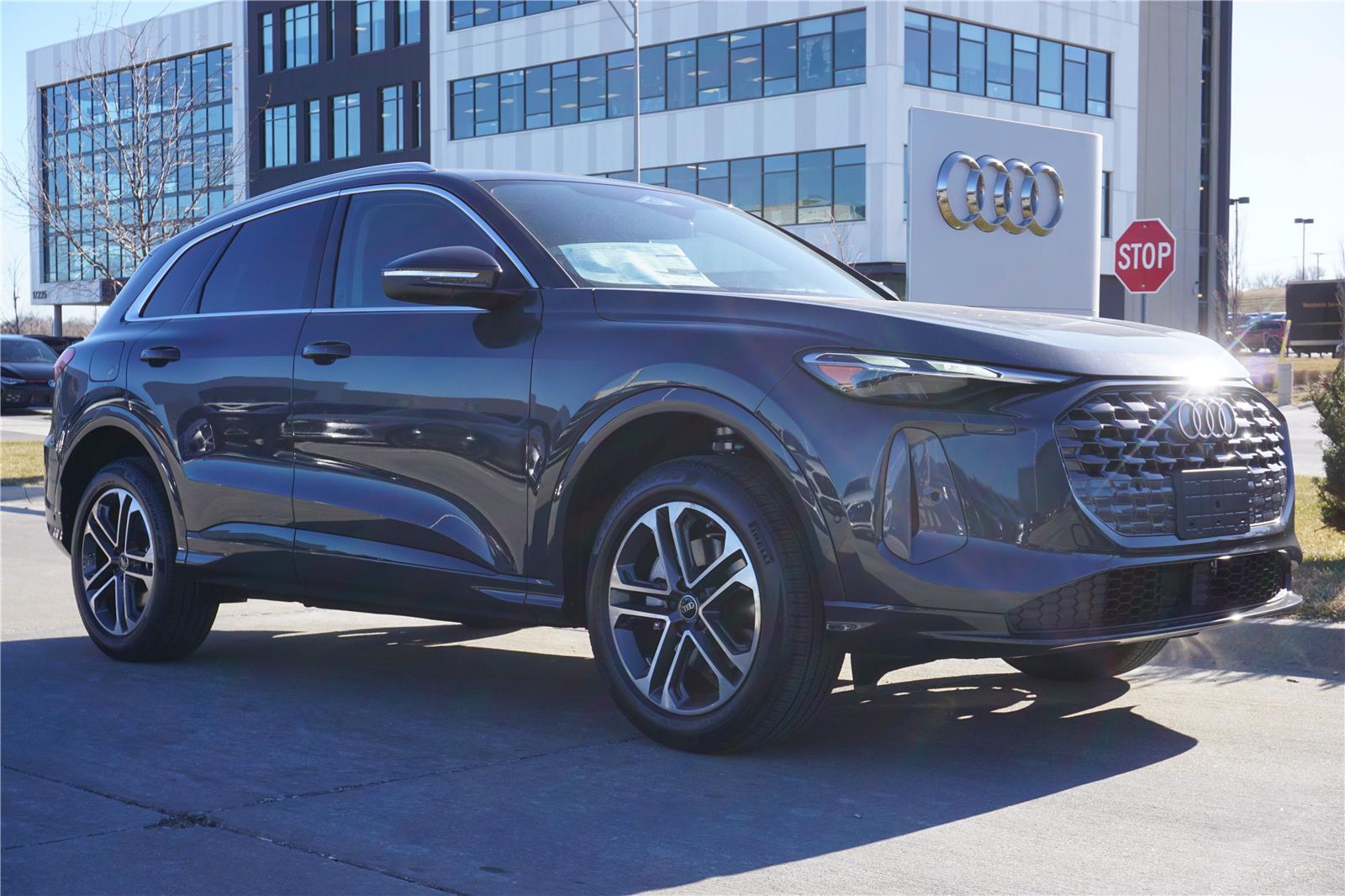 2025 Audi Q5 quattro Premium 40 TFSI