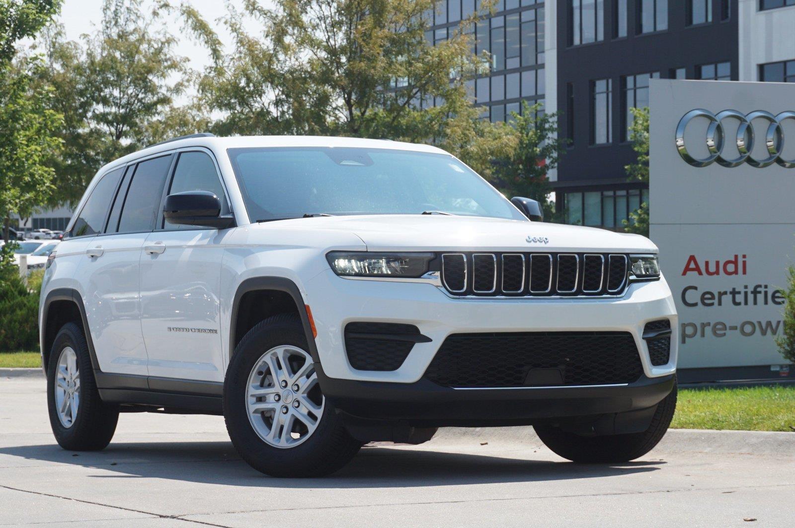 Bright White Clearcoat 2023 Jeep Grand Cherokee SUV / Crossover Four-Wheel Drive 8-Speed Automatic
