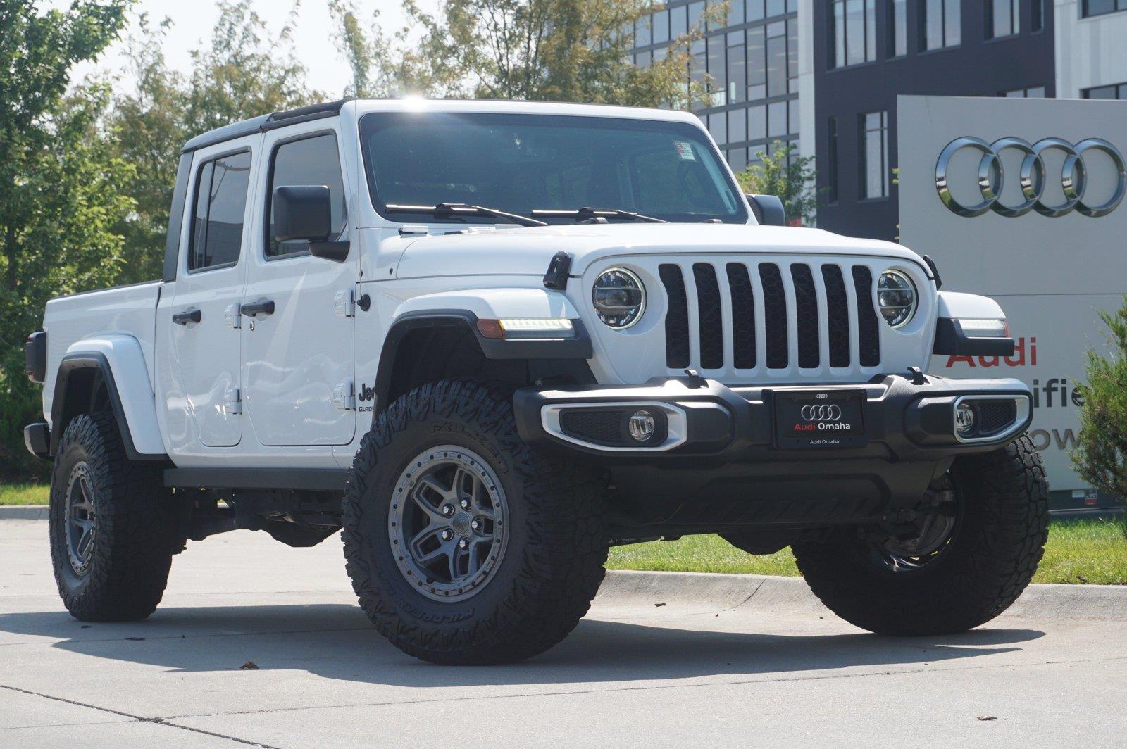 Bright White Clearcoat 2021 Jeep Gladiator Pickup Truck Four-Wheel Drive Automatic