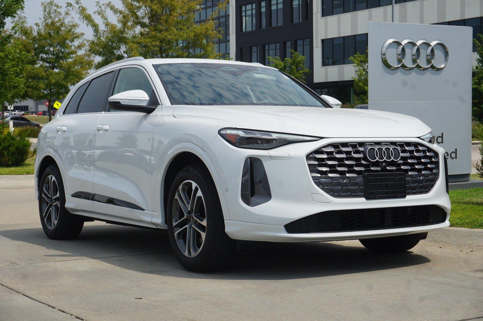 Glacier White Metallic 2025 Audi Q5 SUV / Crossover All-Wheel Drive Automatic