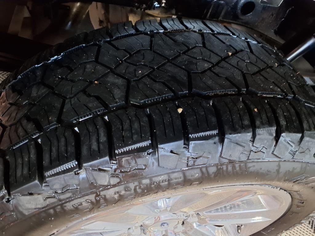 2019 Ford F-150 LARIAT - Agate Black Metallic exterior view 10