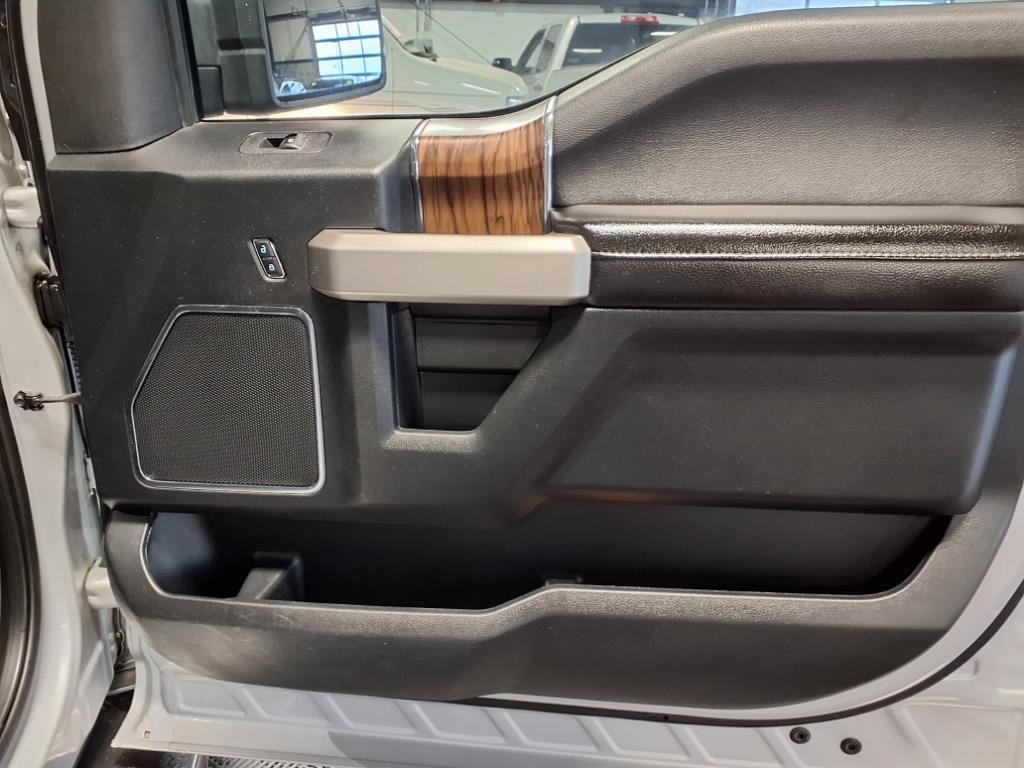 2019 Ford F-150 LARIAT - Agate Black Metallic exterior view 12