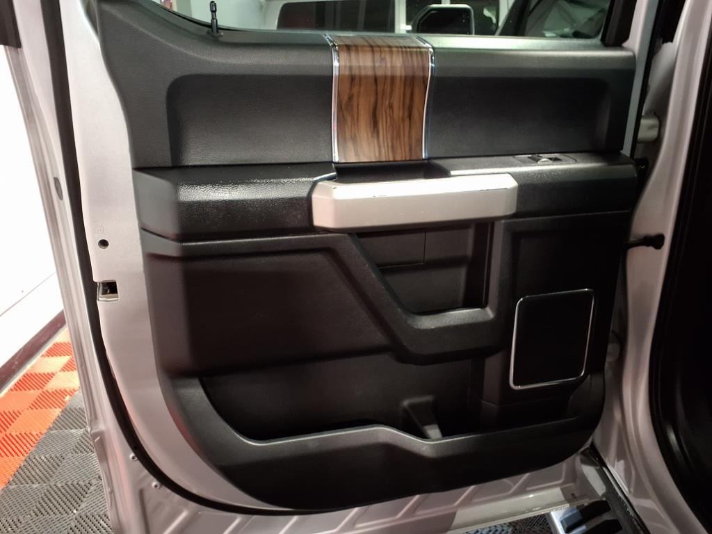 2019 Ford F-150 LARIAT - Agate Black Metallic exterior view 14