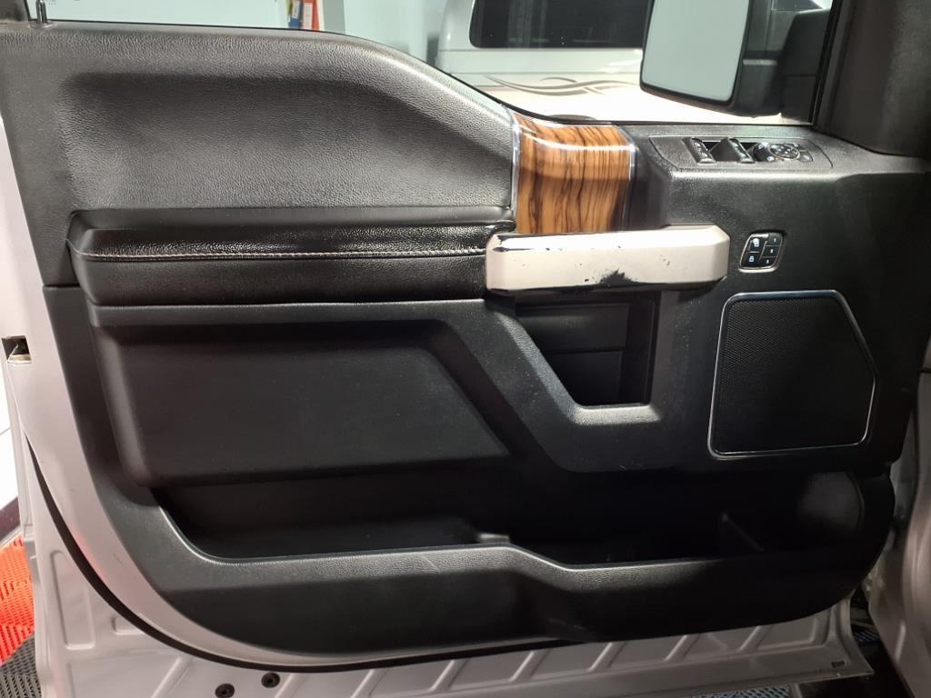 2019 Ford F-150 LARIAT - Agate Black Metallic exterior view 16