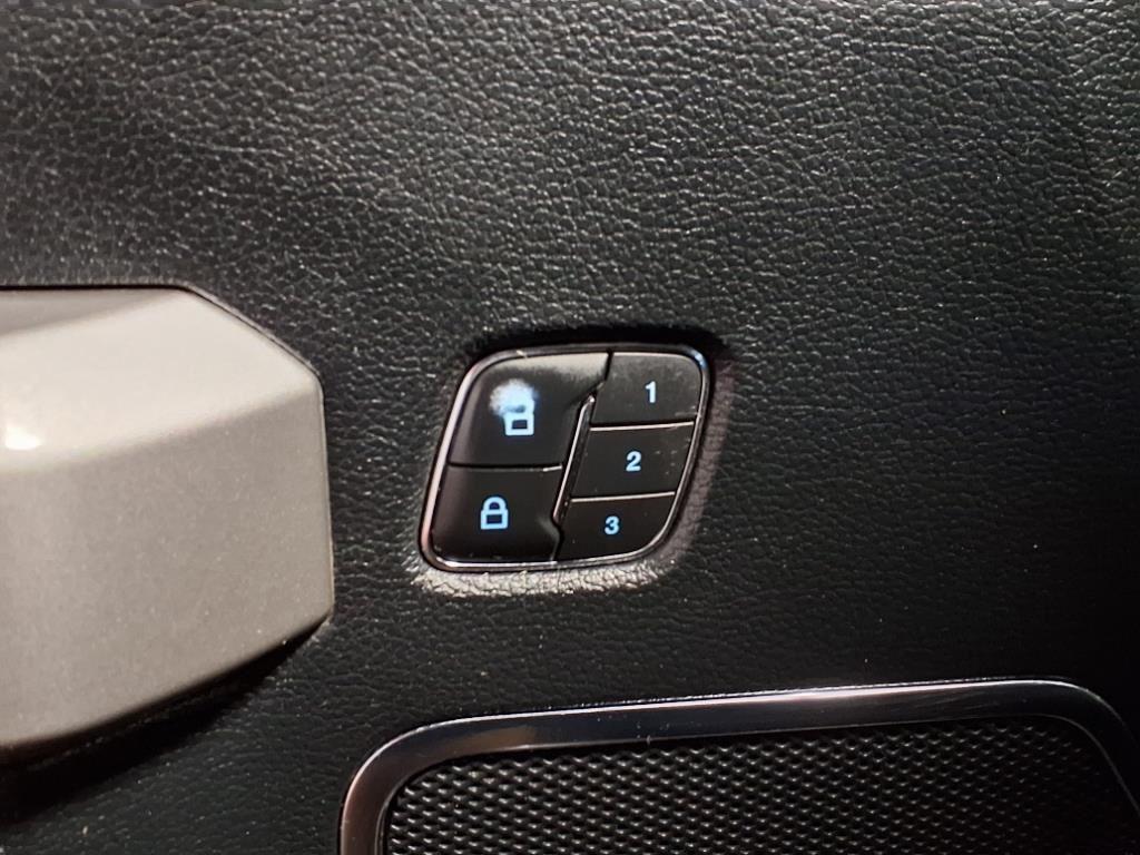 2019 Ford F-150 LARIAT - Agate Black Metallic exterior view 18