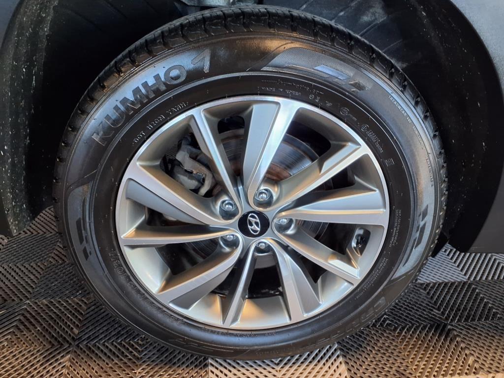 2019 Hyundai Santa Fe Limited - Quartz White exterior view 9