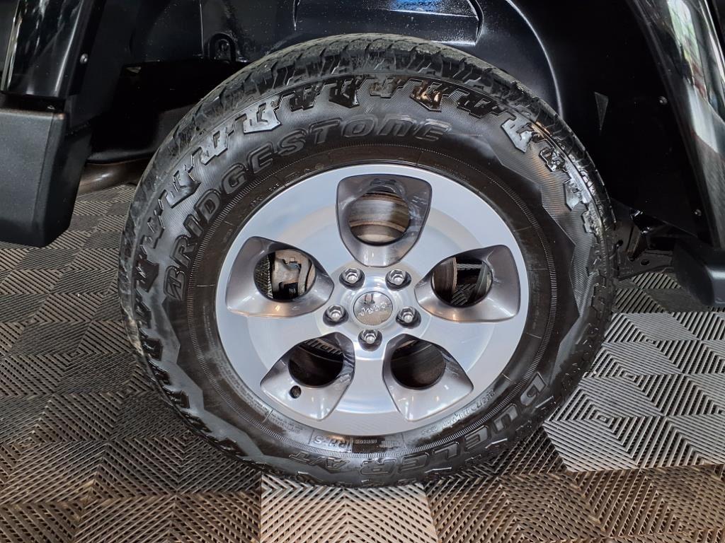 2017 Jeep Wrangler Unlimited Sahara - Black Clearcoat exterior view 8