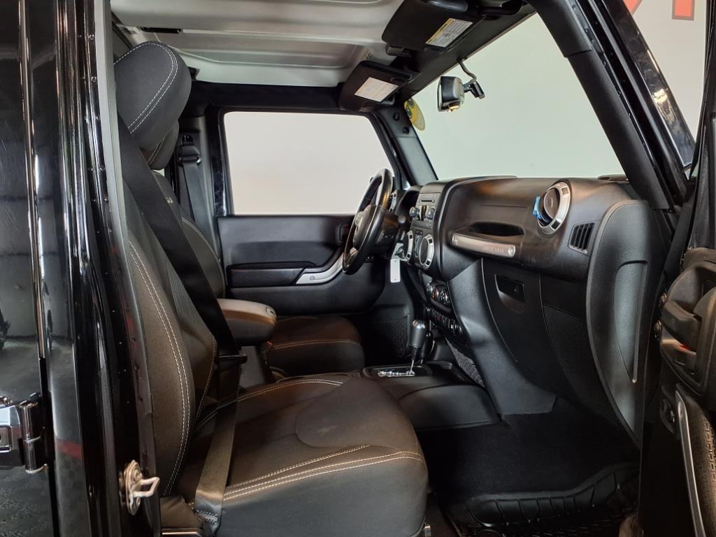 2017 Jeep Wrangler Unlimited Sahara - Black Clearcoat exterior view 11