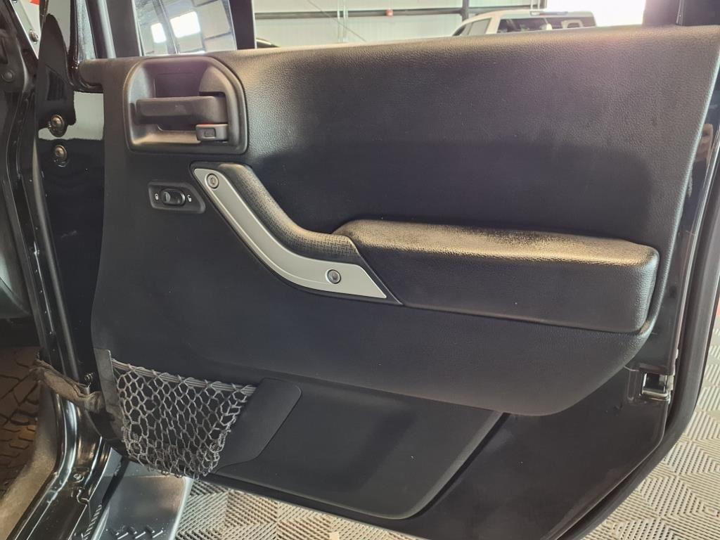 2017 Jeep Wrangler Unlimited Sahara - Black Clearcoat exterior view 12