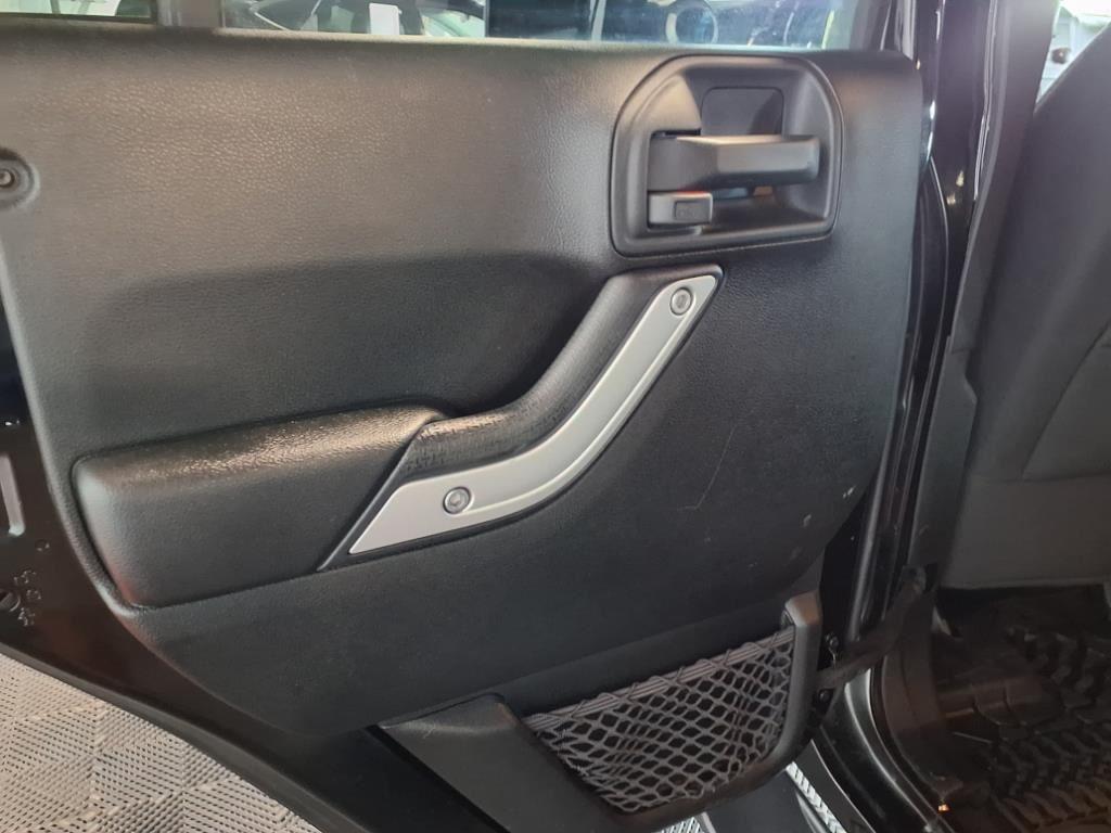 2017 Jeep Wrangler Unlimited Sahara - Black Clearcoat exterior view 14