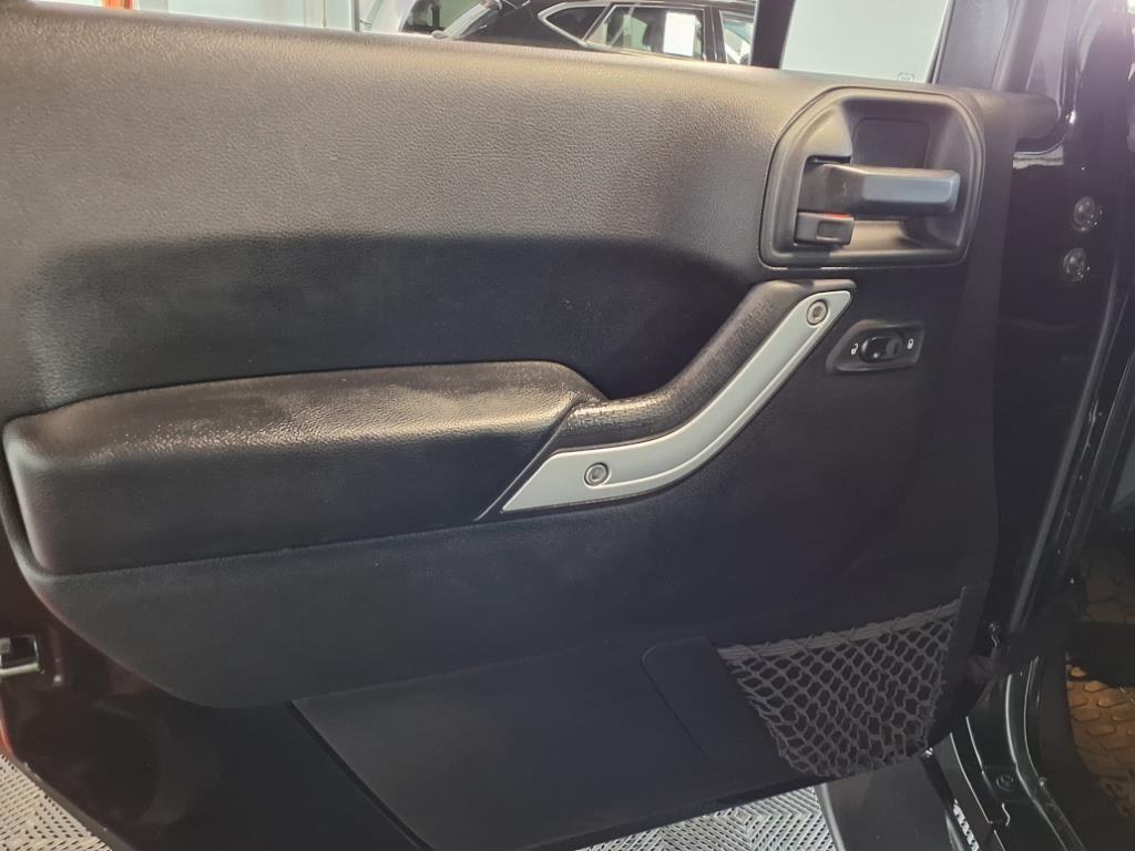 2017 Jeep Wrangler Unlimited Sahara - Black Clearcoat exterior view 16