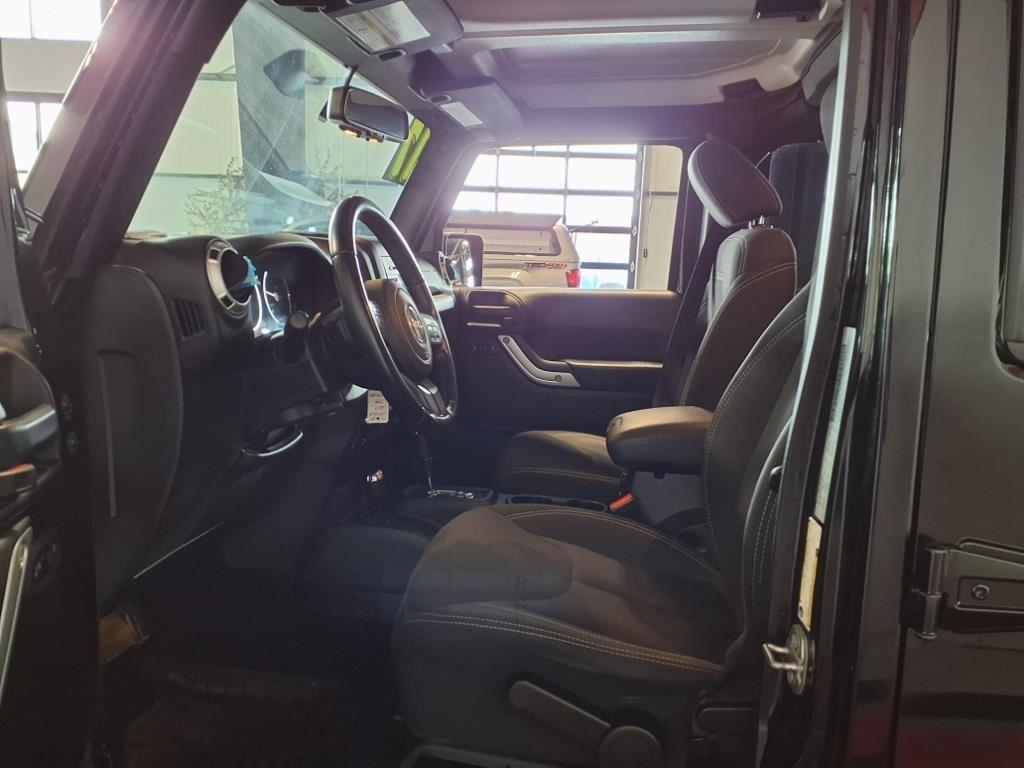 2017 Jeep Wrangler Unlimited Sahara - Black Clearcoat exterior view 18