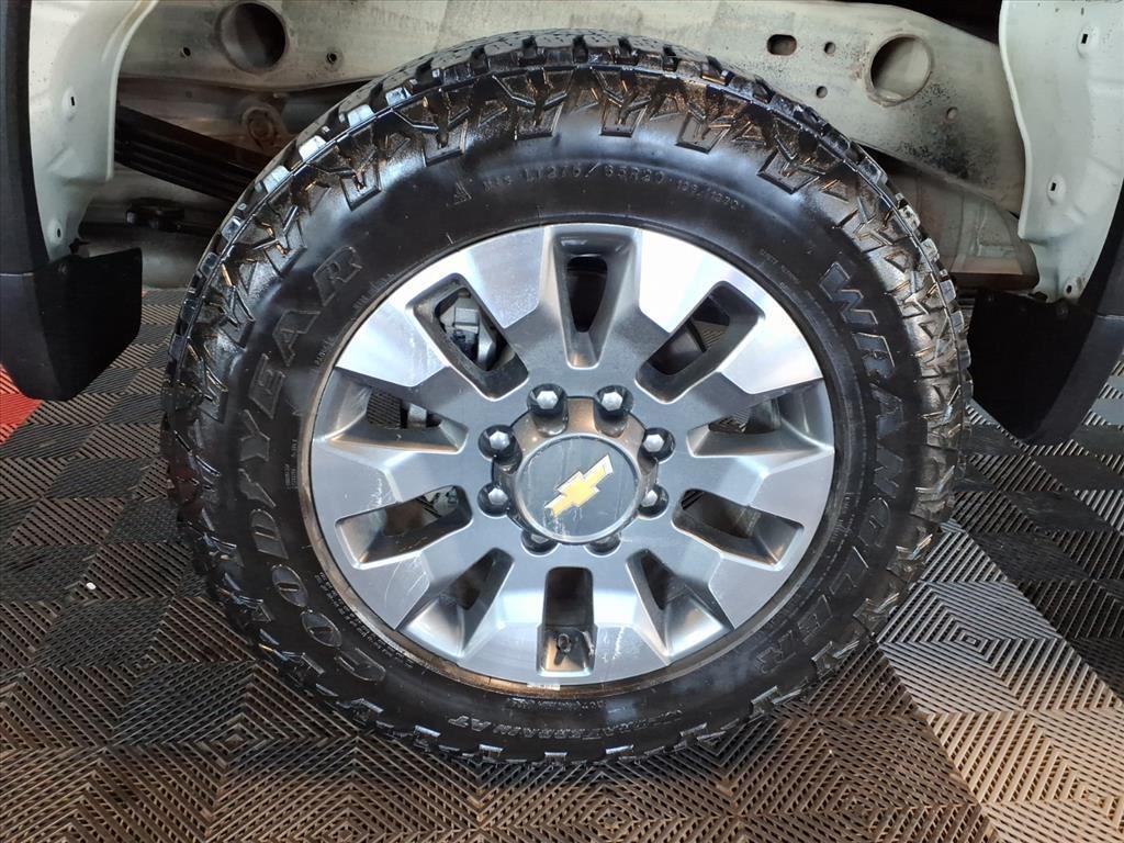 2023 Chevrolet Silverado 2500HD Custom - Summit White exterior view 8