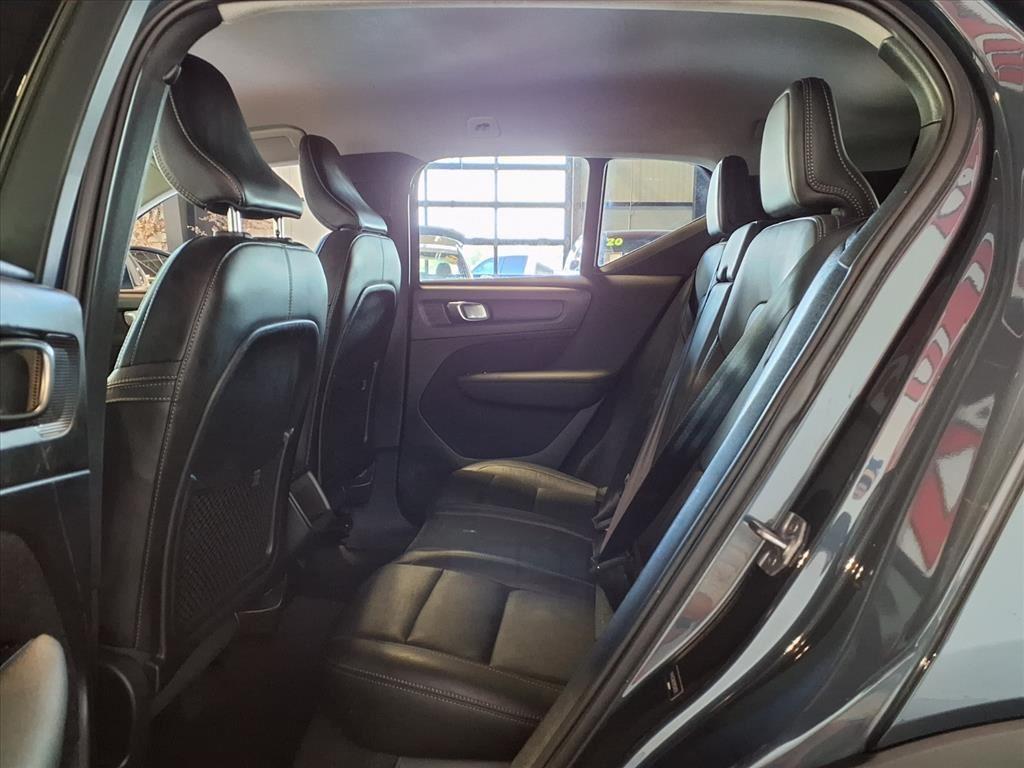 2021 Volvo XC40 Momentum - Denim Blue Metallic exterior view 14