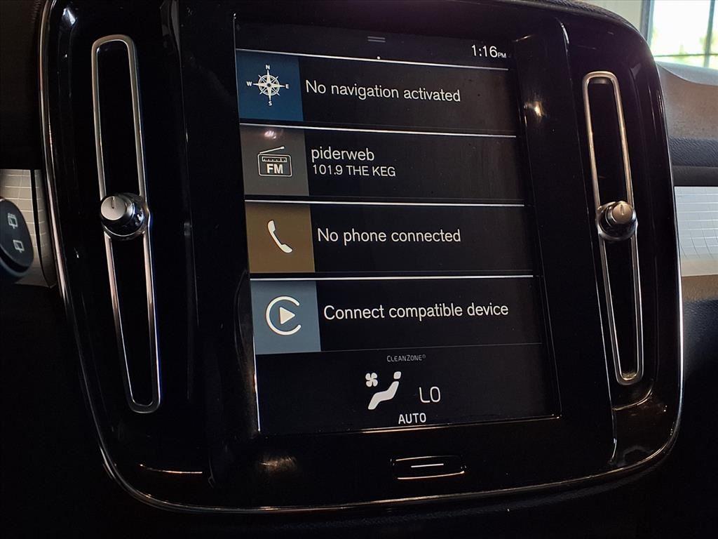 2021 Volvo XC40 Momentum - Denim Blue Metallic exterior view 19