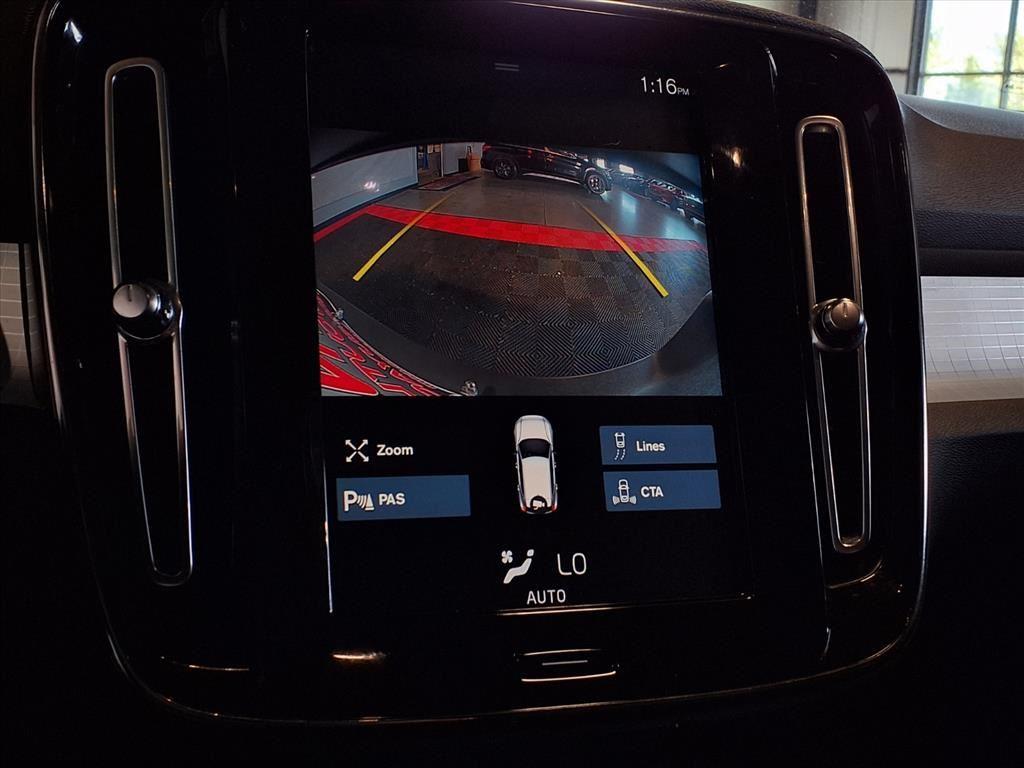 2021 Volvo XC40 Momentum - Denim Blue Metallic exterior view 20