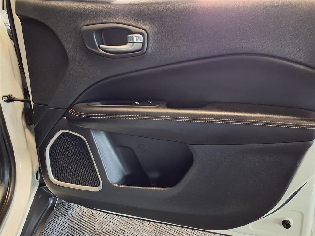 2021 Jeep Compass North - White exterior view 13