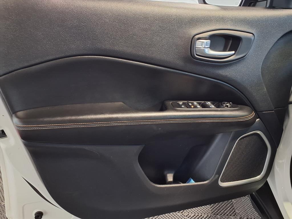 2021 Jeep Compass North - White exterior view 17