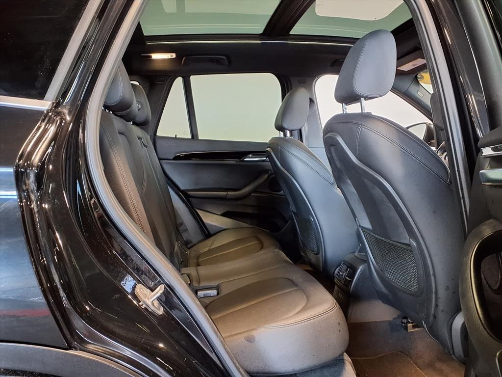 2019 BMW X1 xDrive28i - Black Sapphire Metallic exterior view 10