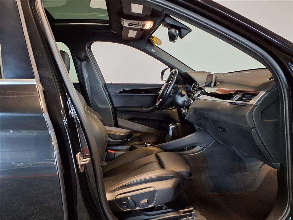 2019 BMW X1 xDrive28i - Black Sapphire Metallic exterior view 12