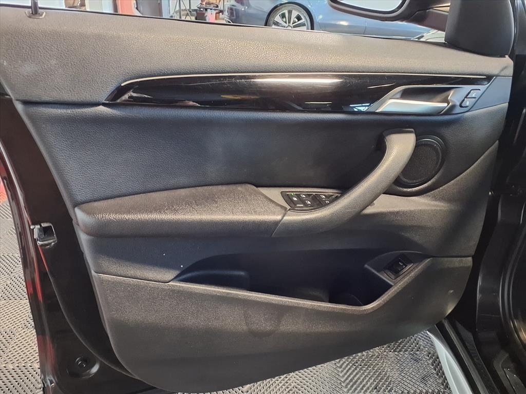 2019 BMW X1 xDrive28i - Black Sapphire Metallic exterior view 16