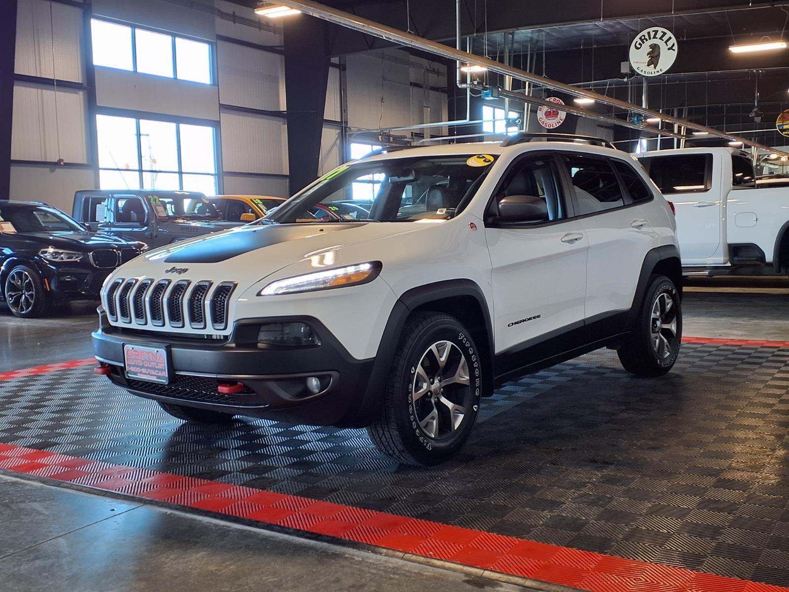 2017 Jeep Cherokee Trailhawk - Bright White Clearcoat exterior view 3