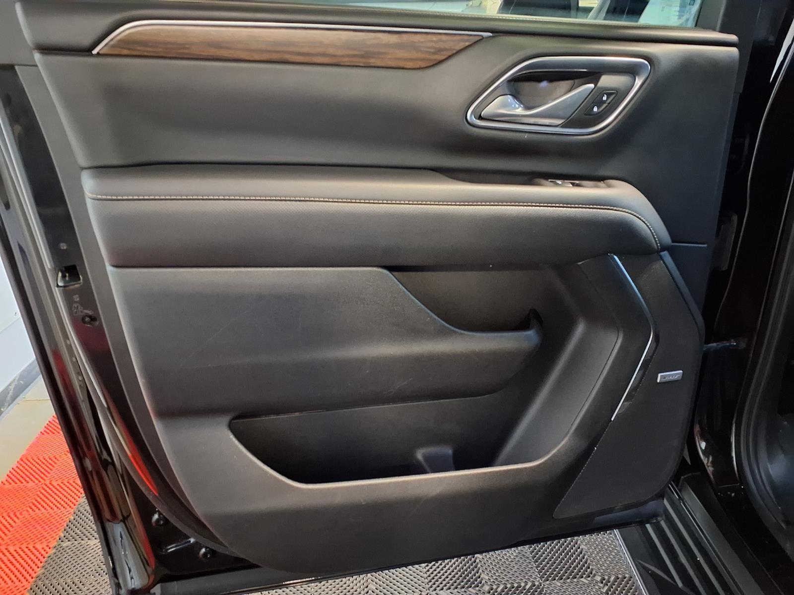 2023 Chevrolet Suburban Premier - Black exterior view 17