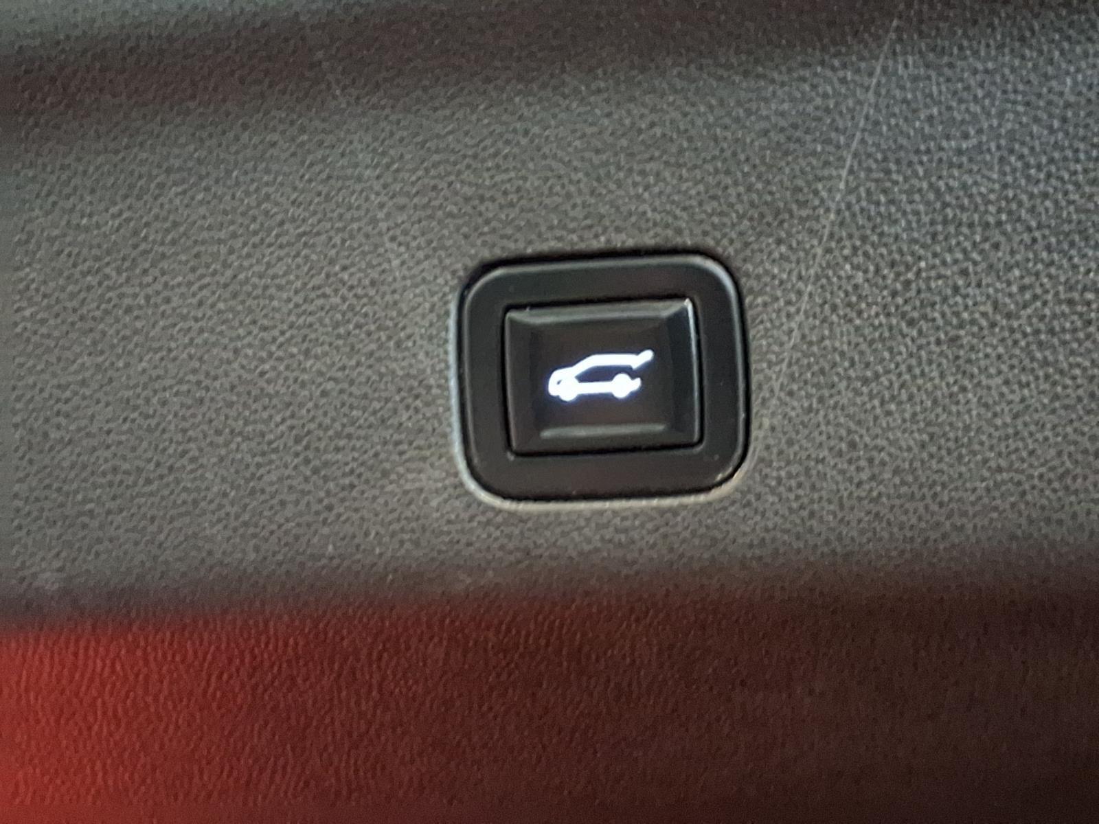 2022 Chevrolet Suburban RST - Black exterior view 7