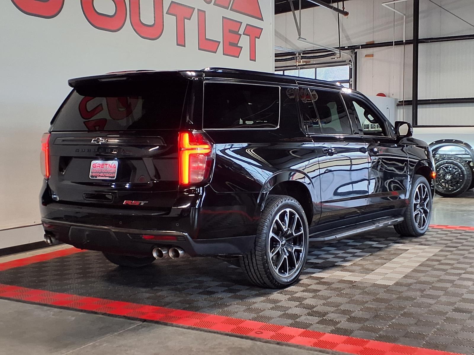 2022 Chevrolet Suburban RST - Black exterior view 8