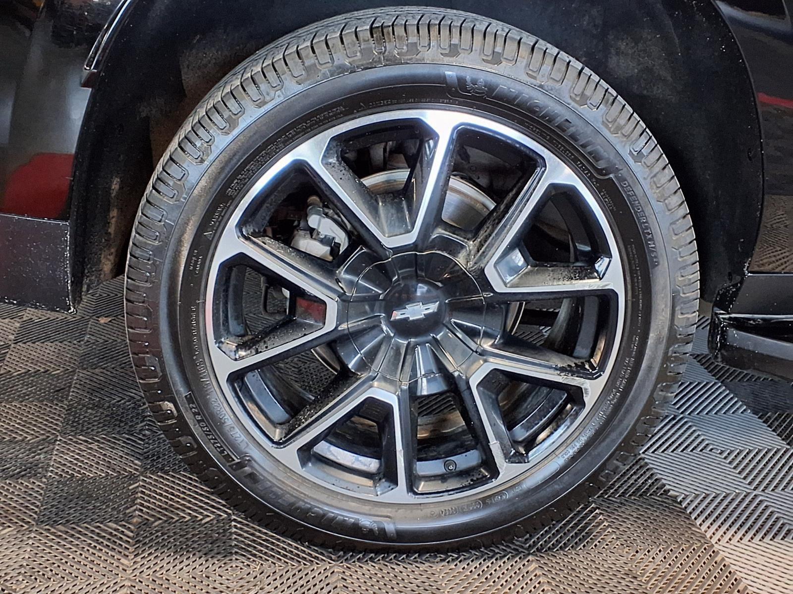 2022 Chevrolet Suburban RST - Black exterior view 9