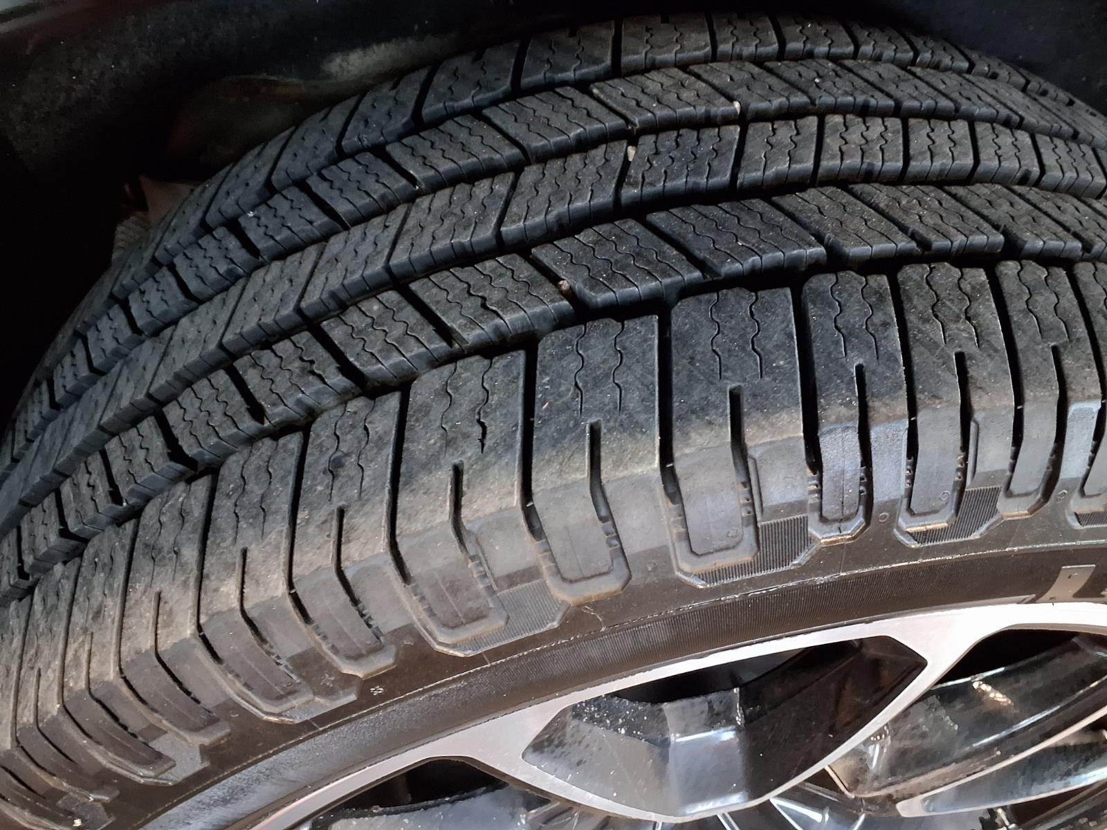 2022 Chevrolet Suburban RST - Black exterior view 10