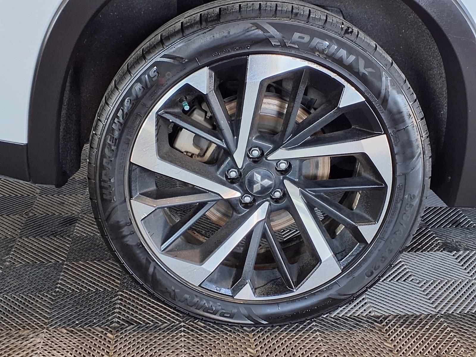 2022 Mitsubishi Outlander SE - White Diamond exterior view 9