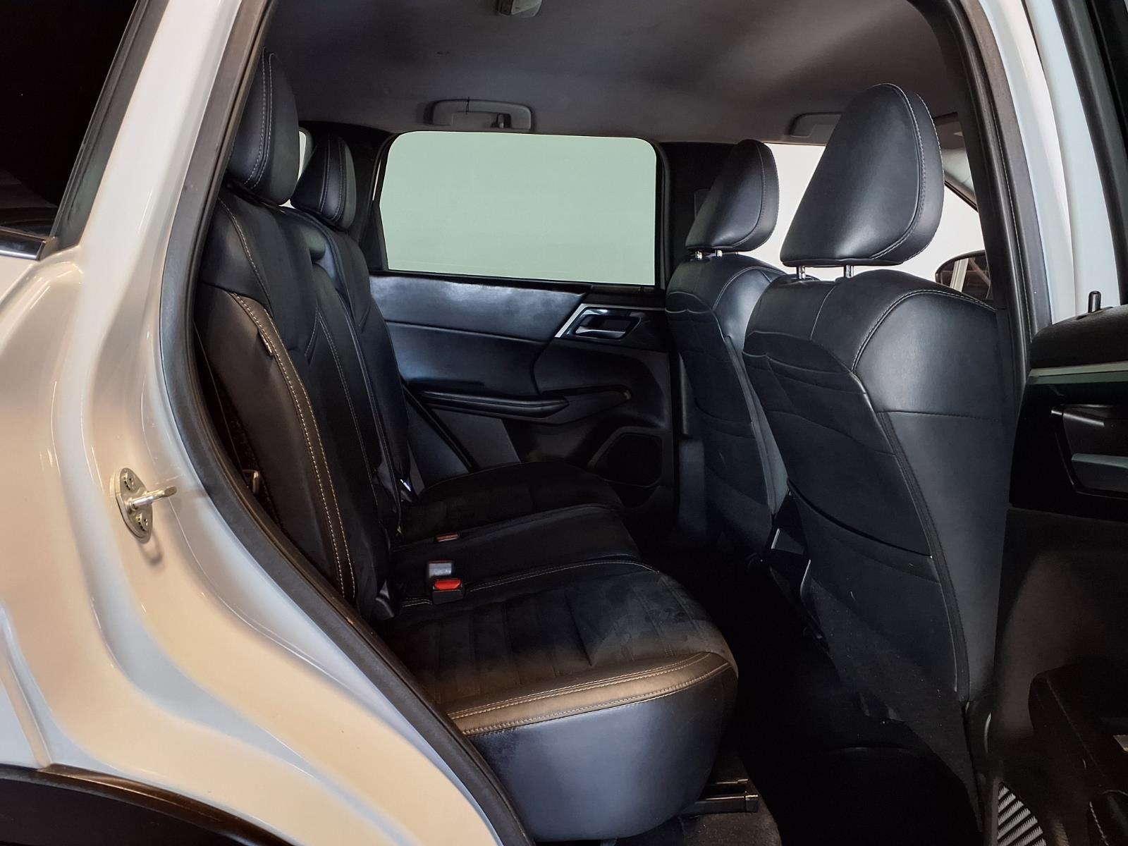 2022 Mitsubishi Outlander SE - White Diamond exterior view 11