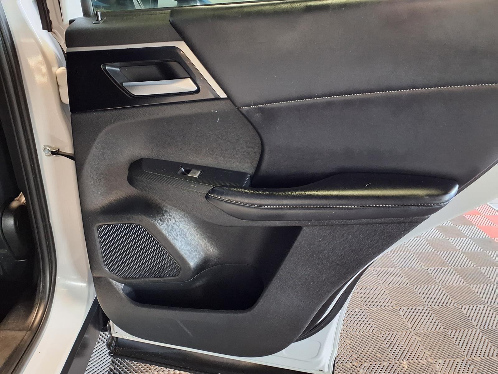 2022 Mitsubishi Outlander SE - White Diamond exterior view 12